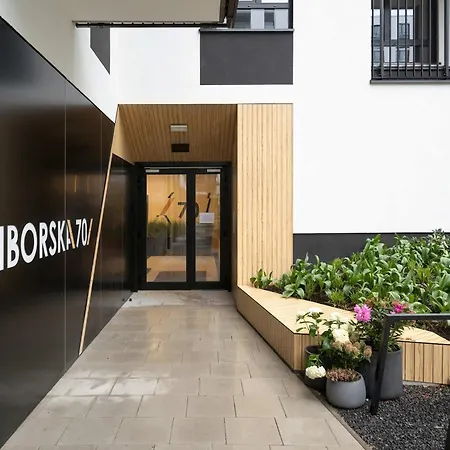 Stylish For 6 With Balcony Near The Main Square By Renters
