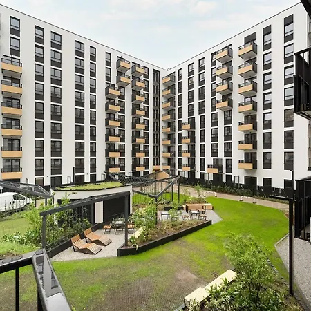 Stylish For 6 With Balcony Near The Main Square By Renters *