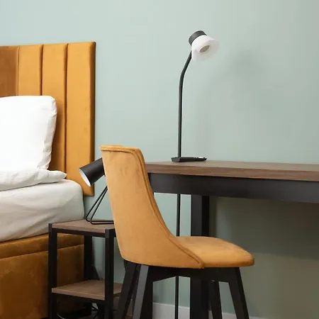 Stylish For 6 With Balcony Near The Main Square By Renters
