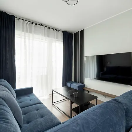 Stylish For 6 With Balcony Near The Main Square By Renters Appartamento Breslavia