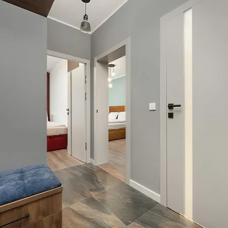 Stylish For 6 With Balcony Near The Main Square By Renters Breslavia